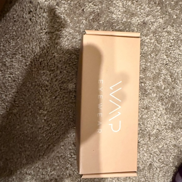 Elegant Black Cat-Eye Sunglasses - Picture 5 of 5